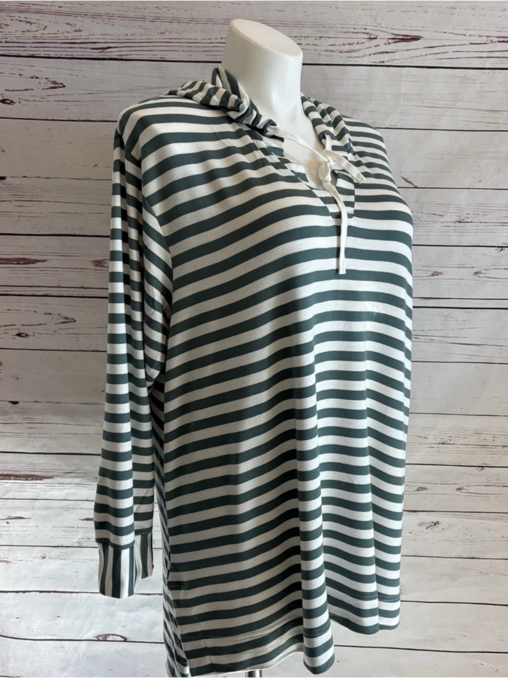 Jane and Delancey Striped Hooded Pullover Top Size 2X White Long Sleeve NWT - Picture 5 of 11